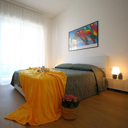 Il Mare In Piazza Apartment Албисола Супериоре Екстериор снимка