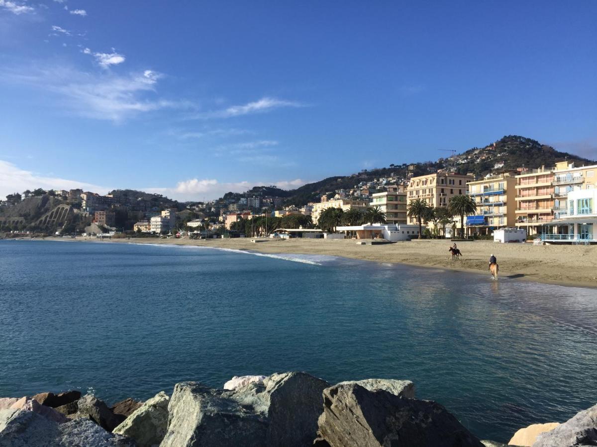 Il Mare In Piazza Apartment Албисола Супериоре Екстериор снимка