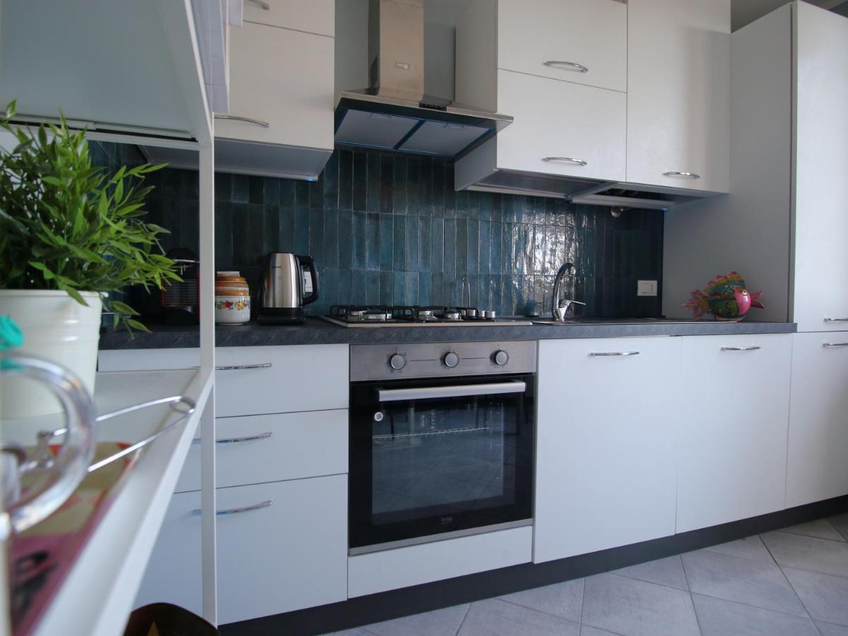 Il Mare In Piazza Apartment Албисола Супериоре Екстериор снимка