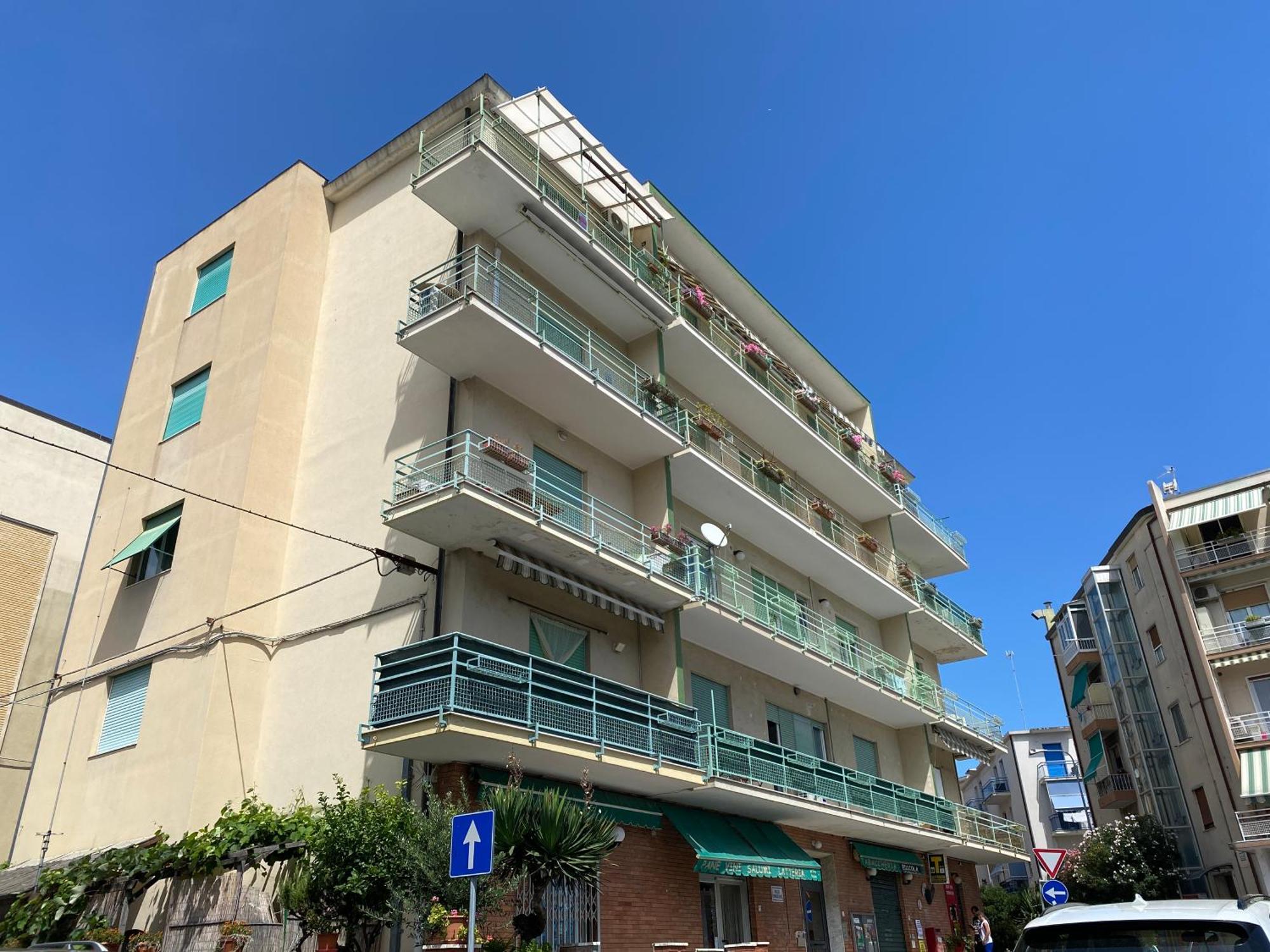 Il Mare In Piazza Apartment Албисола Супериоре Екстериор снимка