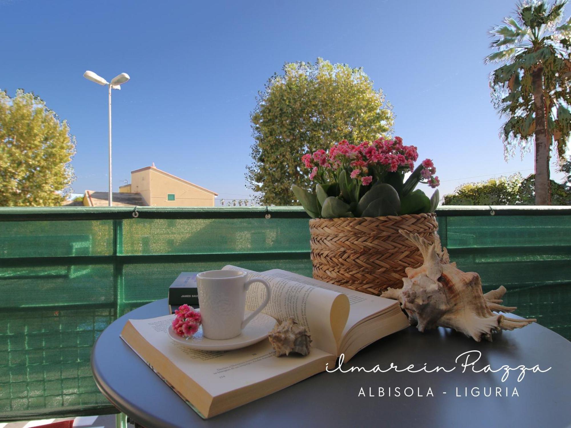 Il Mare In Piazza Apartment Албисола Супериоре Екстериор снимка